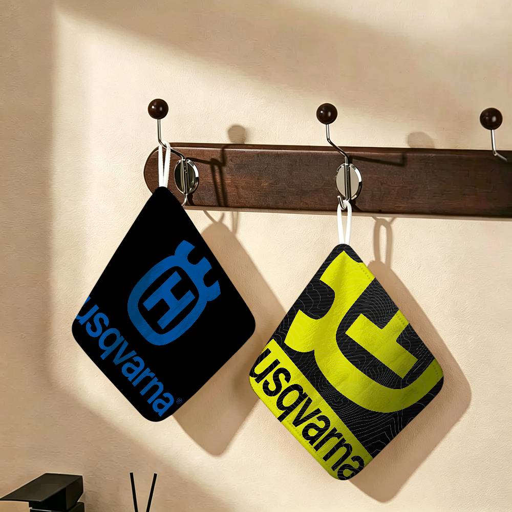 Commercial Printing Logo - H-Husqvarnas Logo Polyester-Baumwoll-Handtuch mit Aufhängeschlaufe, Leichtgewichtig